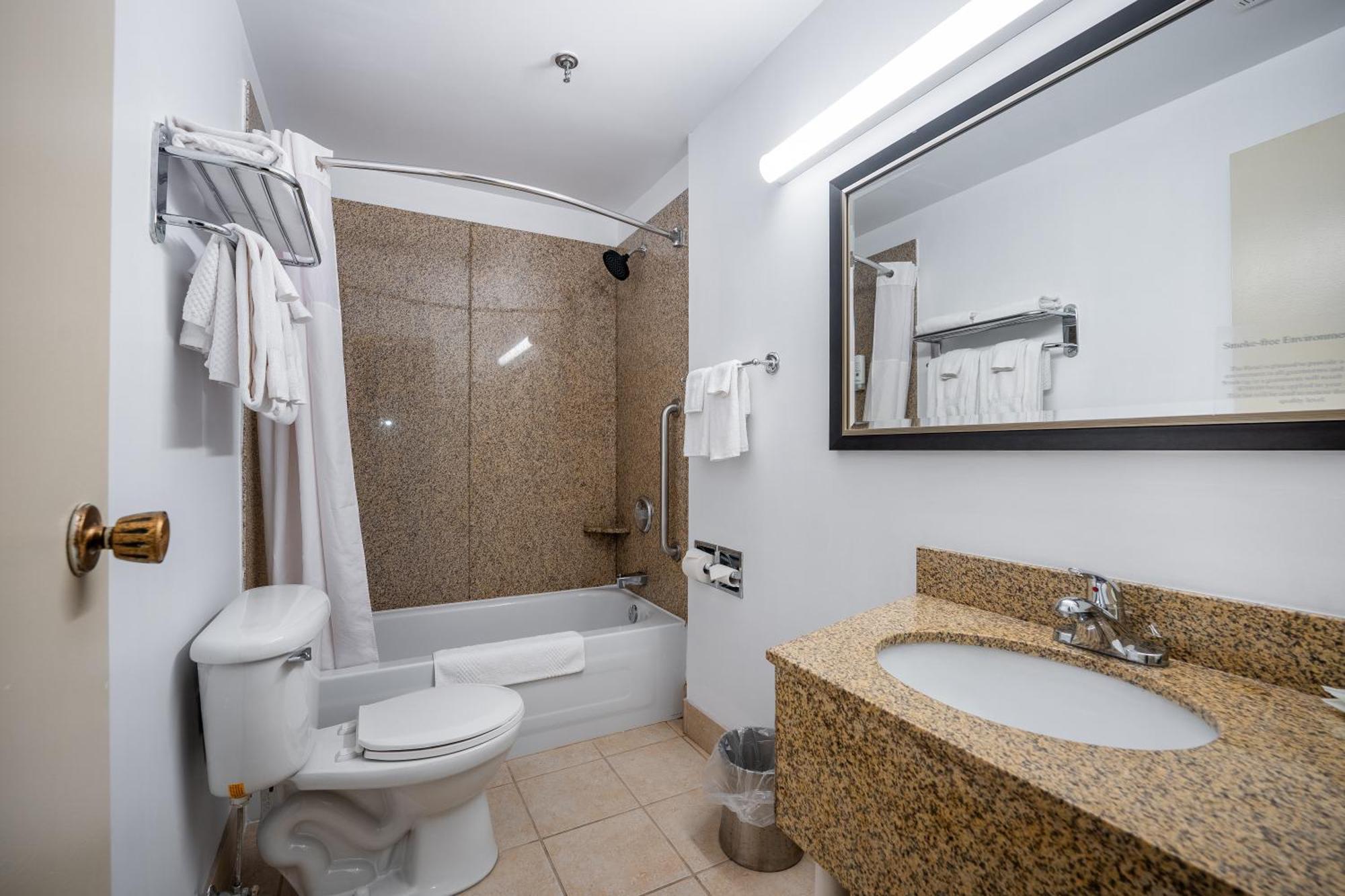 Hfx Airport 3* Enfield